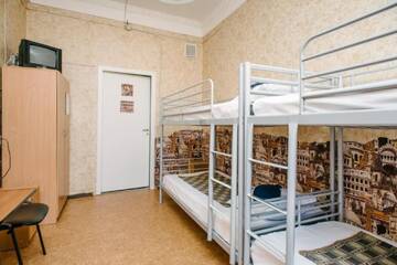 Кровать в общем 6-местном номере для мужчин в Гостинице Звезда Хостел